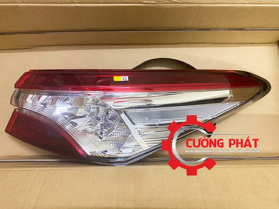 Den-hau-ngoai-Toyota-Camry-2021-8155106790 Hình ảnh đèn hậu ngoài Toyota Camry 2021 chính hãng
