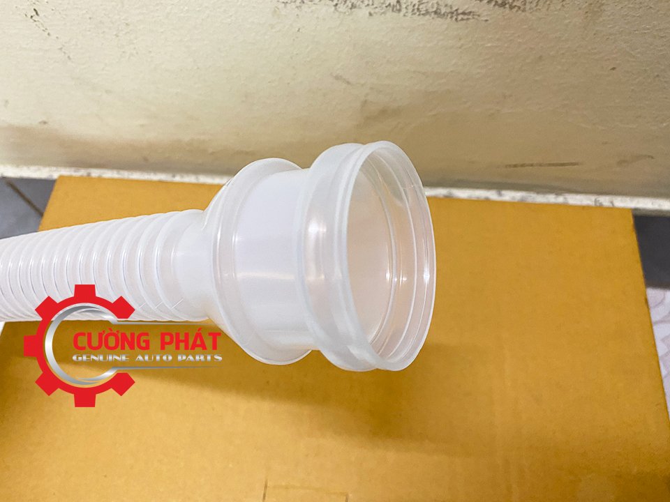 Ong-do-nuoc-rua-kinh-Toyota-Venza-2008-2012-8531942230 (2) Cận cảnh ống đổ nước rửa kính Venza 2008-2012 chính hãng