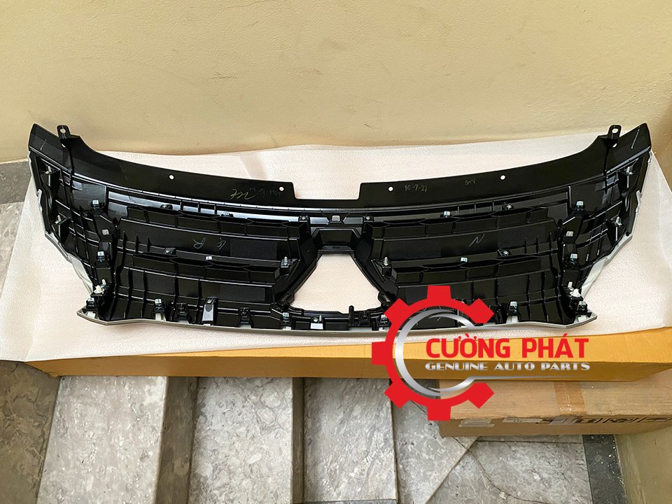 Mat-Galang-Mitsubishi-Pajero-Sport-2021-2022-7450B322HB (2) Mặt sau ga lăng Pajero Sport 2021-2022 chính hãng