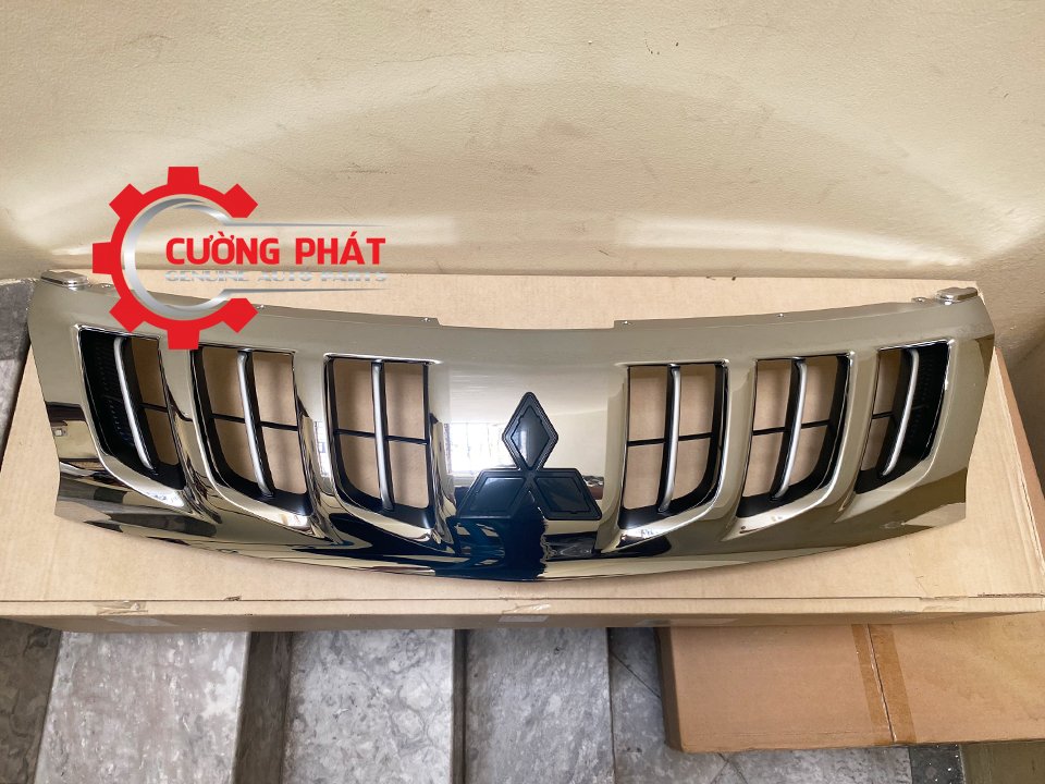 Mat-Galang-Mitsubishi-Triton-2015-2018-7450B007 (1) Hình ảnh mặt ga lăng Mitsubishi Triton 2015-2018 chính hãng