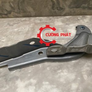 Hình ảnh bản lề nắp capo Mitsubishi Triton 2015-2018 chính hãng