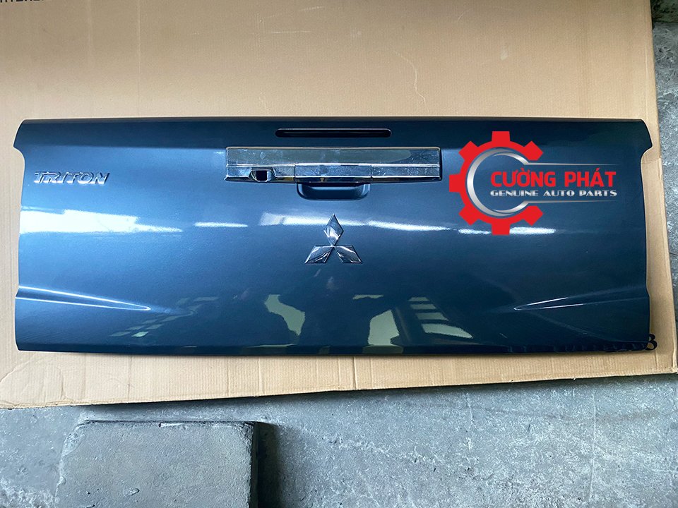 Buong-thung-sau-Mitsubishi-Triton-2015-2022-6724A266-cua-hau (1) Bưởng thùng sau Mitsubishi Triton 2015-2022 chính hãng