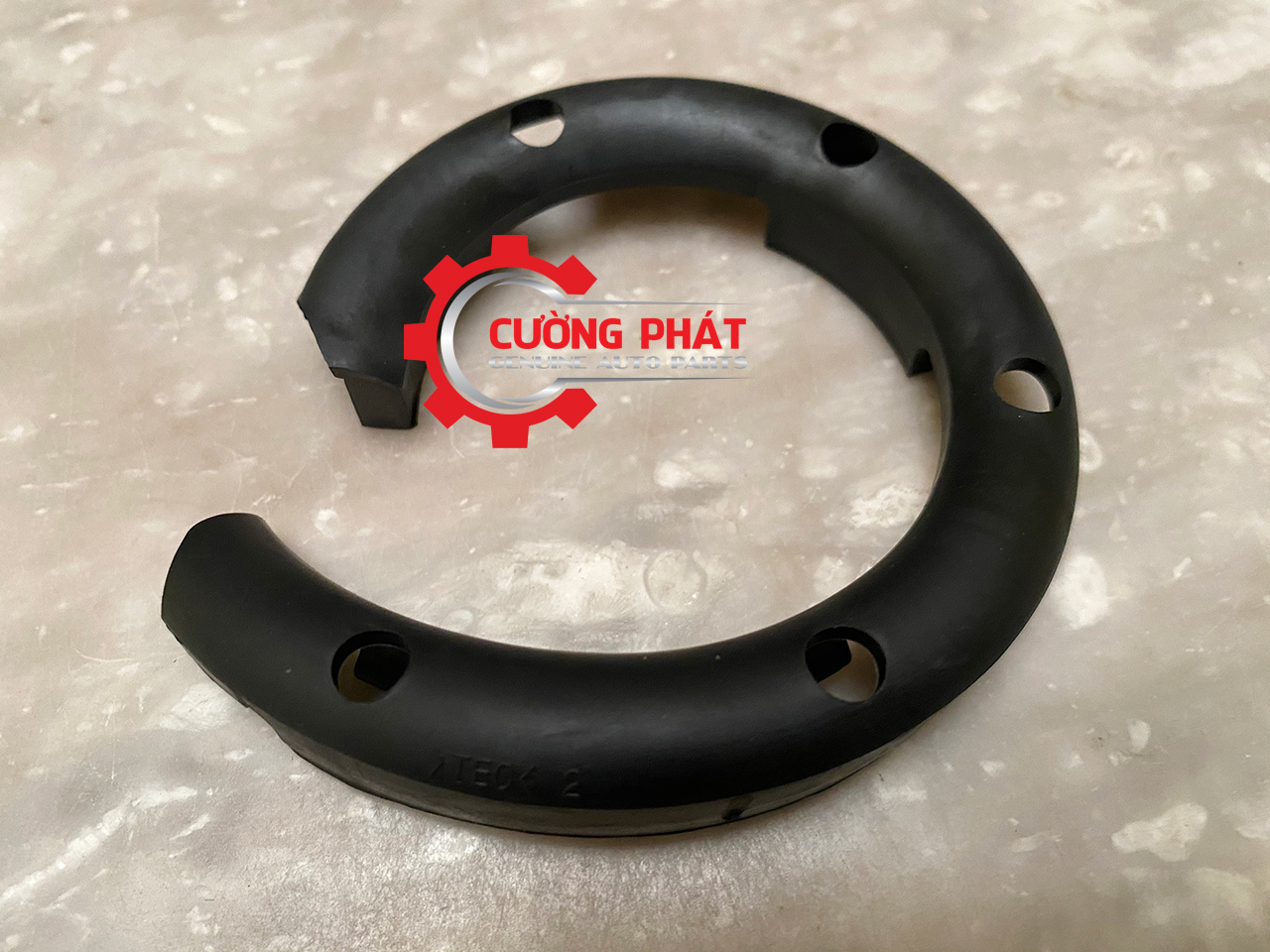 Cao-su-lo-xo-sau-duoi-Mitsubishi-Attrage-Mirage-4140A215 (3) Cận cảnh cao su đệm lò xo sau phía dưới Attrage, Mirage 2015-2023