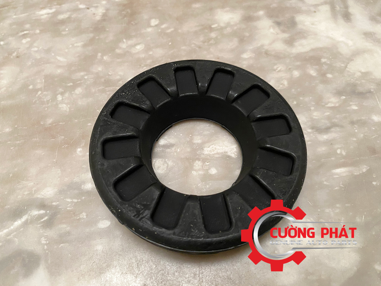 Cao-su-lo-xo-sau-tren-Mitsubishi-Attrage-Mirage-4140A214 (2) Cận cảnh cao su đệm lò xo sau Attrage, Mirage