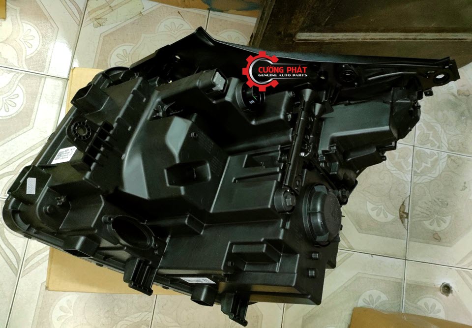 Den-pha-Hyundai-Santafe-2021-2023-92102S1600 (1) Mặt sau đèn pha Santafe 2021-2023 chính hãng