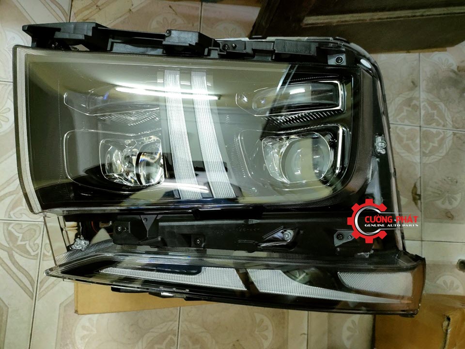 Den-pha-Hyundai-Santafe-2021-2023-92102S1600 (2) Cận cảnh đèn pha Santafe 2021-2023 chính hãng