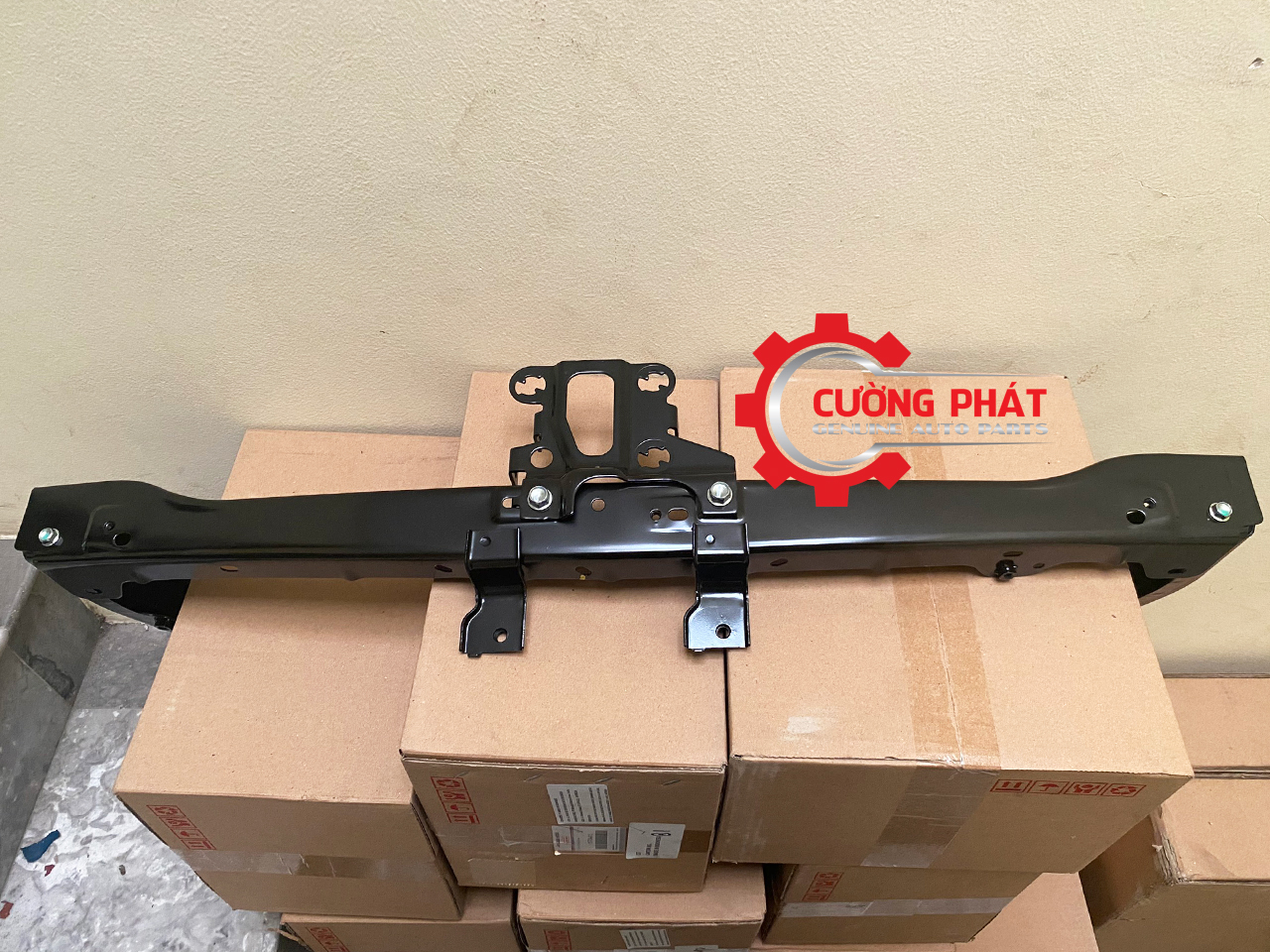 Xuong-do-can-truoc-Mitsubishi-Sport-17-20-6400G195 (2) Cận cảnh xương đỡ cản Pajero Sport 2017