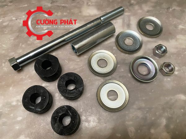 Cận cảnh rotuyn giằng sau Pajero Sport