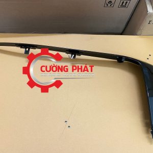 Cận cảnh nẹp đen cản trước Triton Athlete 2021