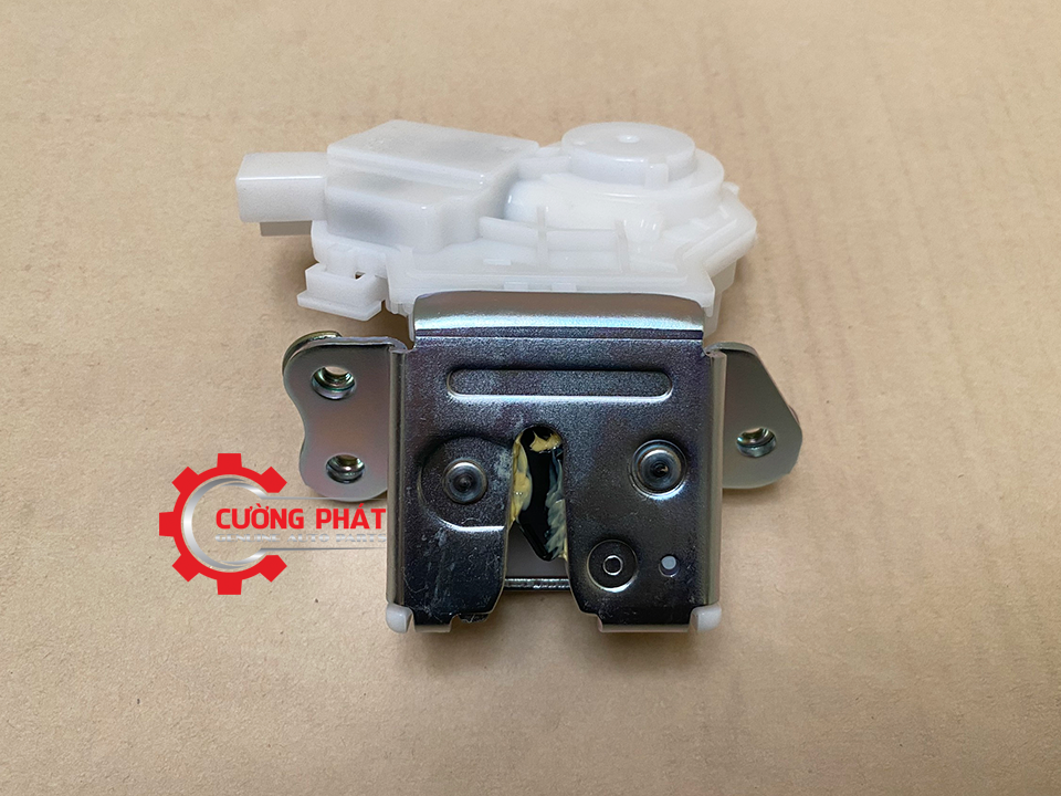 O-khoa-ngam-cua-hau-Mitsubishi-Xpander-2022-90500A040P (1) Hình ảnh ổ khóa ngậm cốp sau Xpander 2022