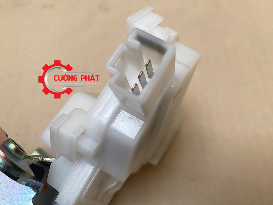 O-khoa-ngam-cua-hau-Mitsubishi-Xpander-2022-90500A040P (2) Giắc cắm ở khóa ngậm cửa cốp Xpander 2022, 2023