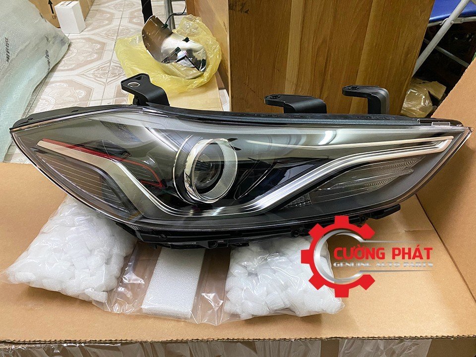 Hình ảnh đèn pha Huyndai Elantra 2015-2018