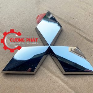 Hình ảnh biểu tượng kim cương sau Mitsubishi Attrage, Mirage, Sport 2018 chính hãng
