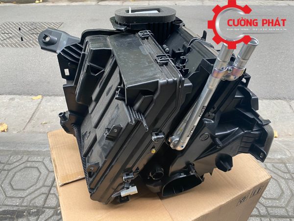 Mặt sau hộp giàn lạnh sưởi Fortuner máy xăng chính hãng