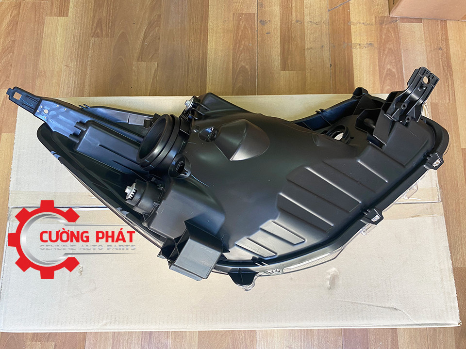 Góc chụp mặt sau đèn pha Attrage 2014-2019