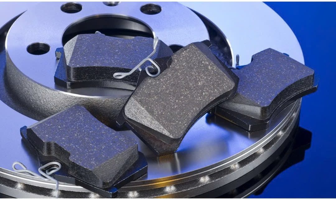 Dấu hiệu nhận biết má phanh ô tô bị mòn và khi nào cần thay mới?