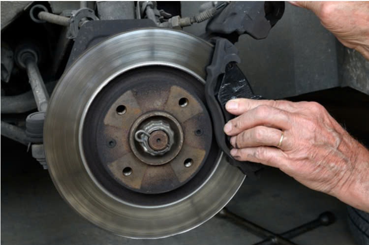 Xe phát ra âm thanh lạ báo hiệu má phanh bị mòn