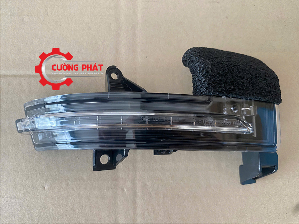 Den-xi-nhan-guong-Mitsubishi-Xforce-26165B010P-26160B010P (3) Hình ảnh đèn xi nhan Xforce 2024