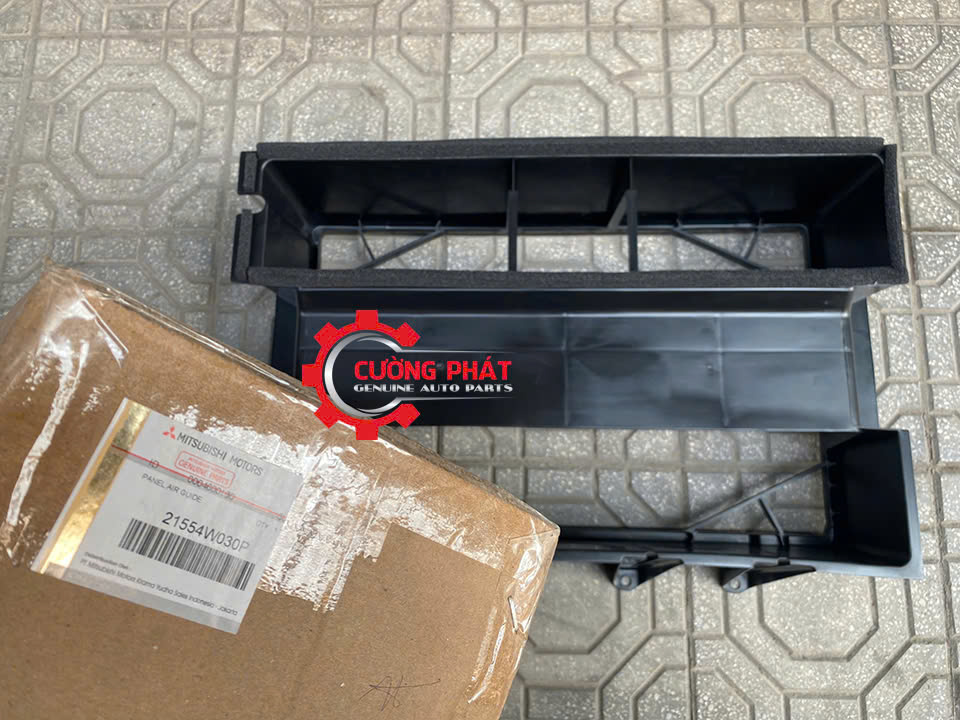 Tem mã hướng gió trung tâm Mitsubishi XForce 2024, 2025 chính hãng