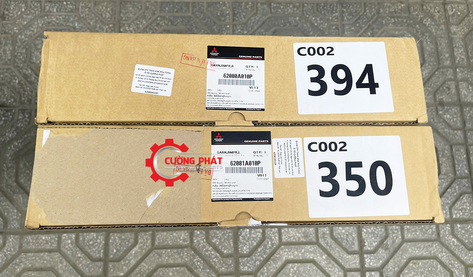 Chi tiết tem mã nẹp mạ cản trước Triton 2025