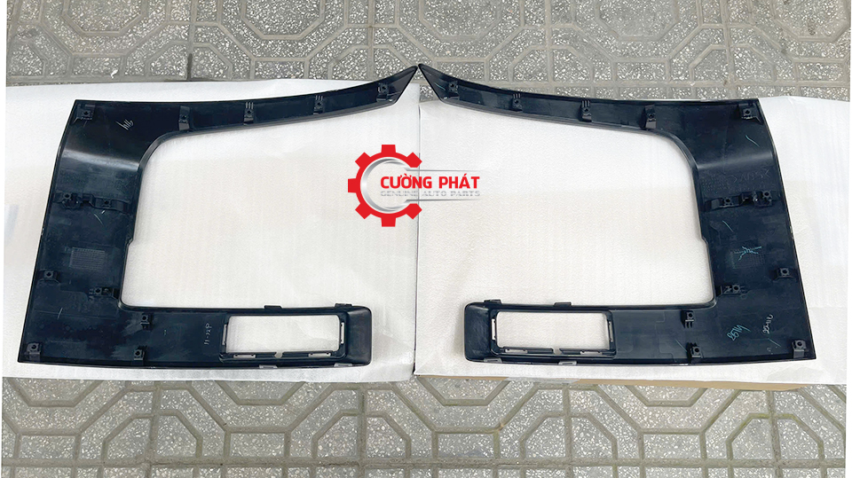 Góc chụp mặt sau nẹp mạ cản trước Triton 2025