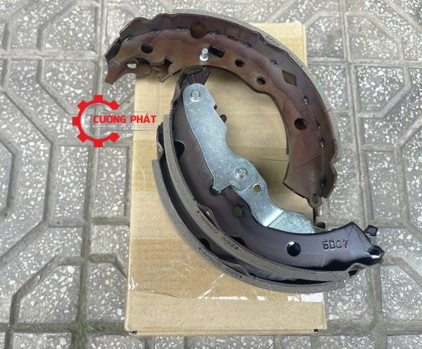 Hình ảnh guốc phanh sau Xpander 2022-2025 bản phanh điện chính hãng