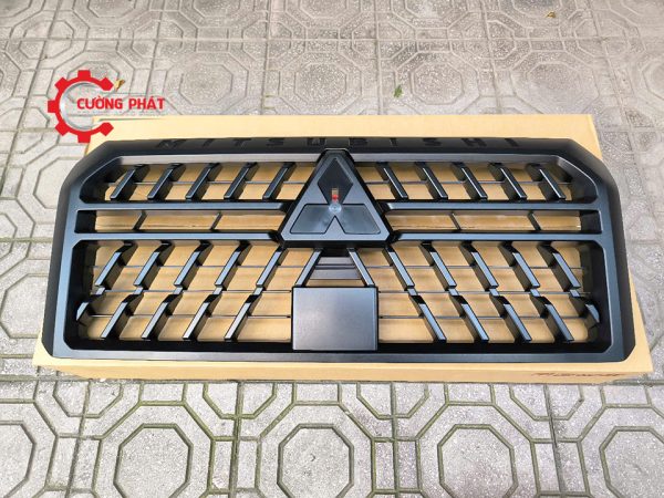 Hình ảnh mặt ga lăng Triton 2025 GLX