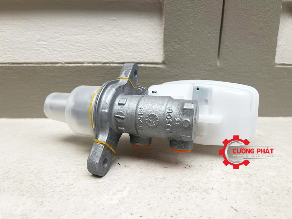 Góc chụp cận cảnh tổng phanh Triton, Sport 2019-2024 4N15 chính hãng